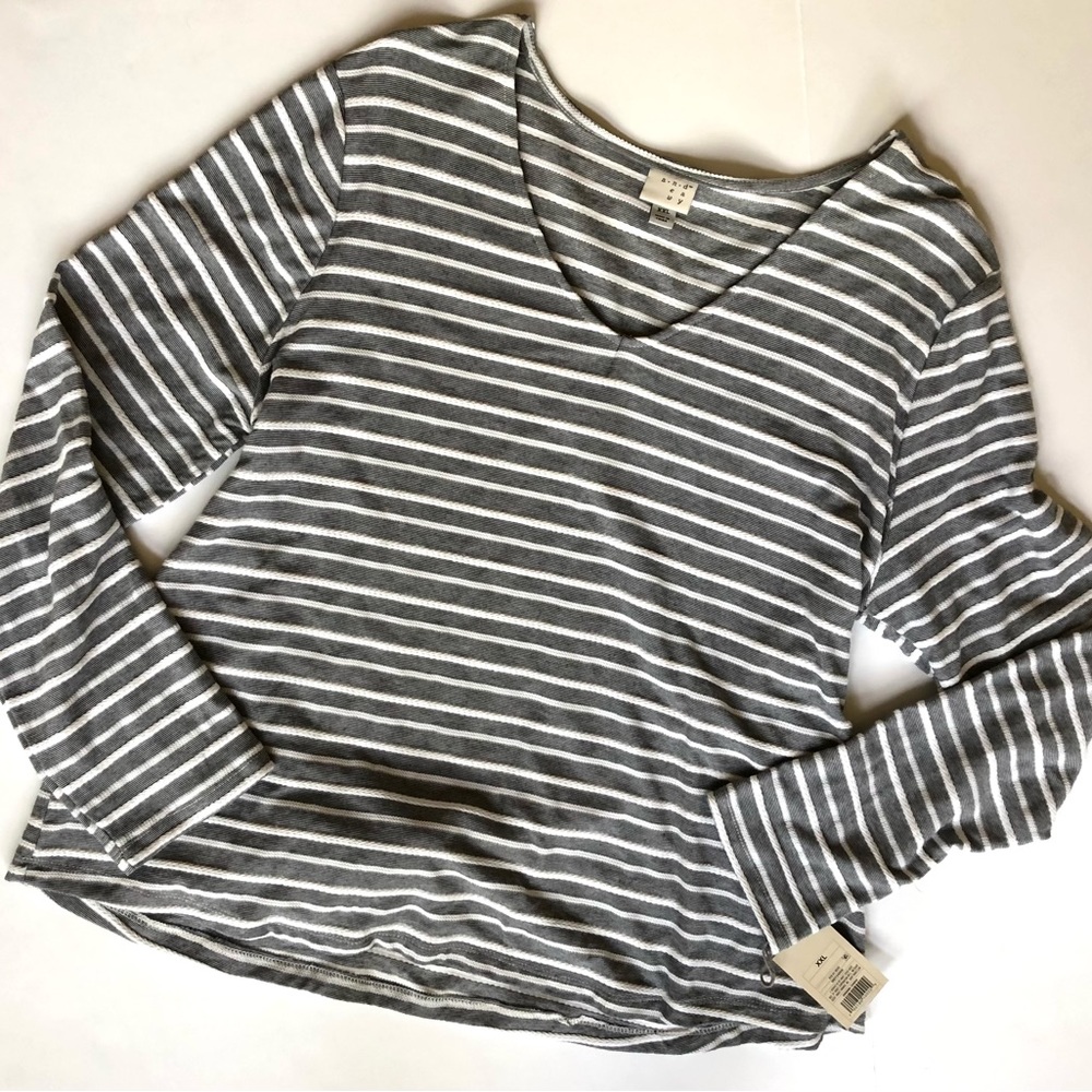 NWT A New Day Woman’s V Neck Top XXL - measures L or XL Target